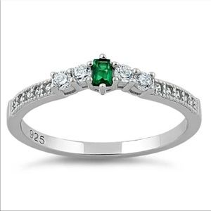 Stunning Silver Emerald & Diamond Ring